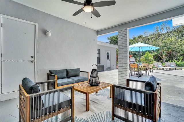 1960 SW 51st Ter, Plantation, FL 33317