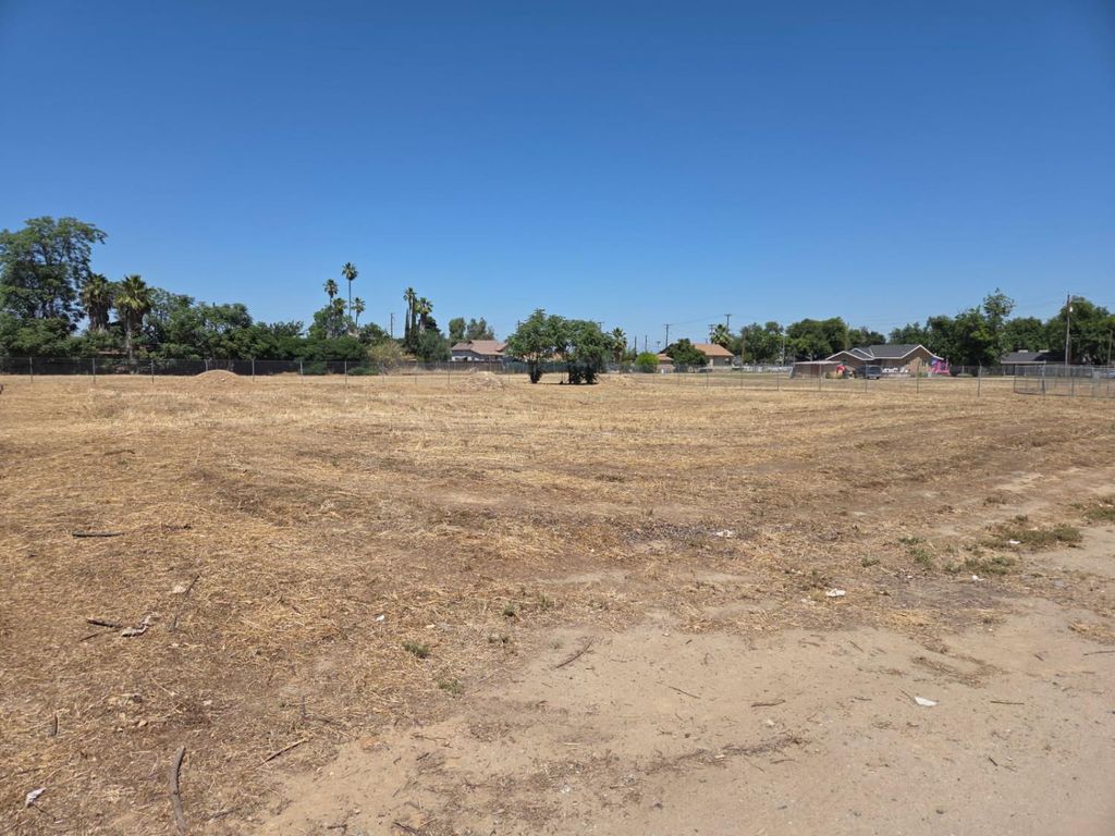 Image 1 of property listing at 148 W El Dorado, Fresno, CA 93706