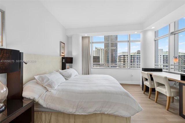 1395 Brickell Avenue 2813, Miami, FL 33131