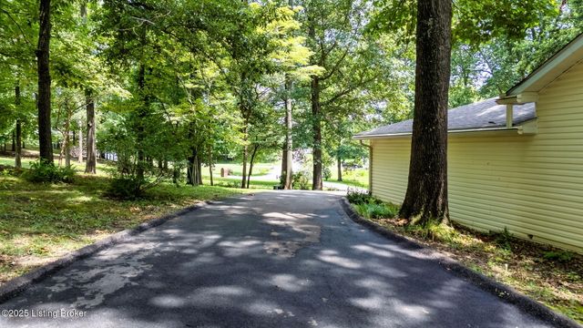 101 Five Oaks Dr, Elizabethtown, KY 42701