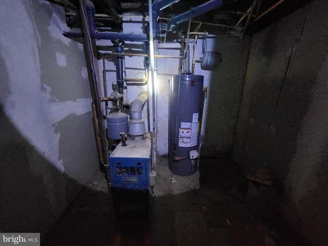 810 APPLETON ST, Baltimore, MD 21217