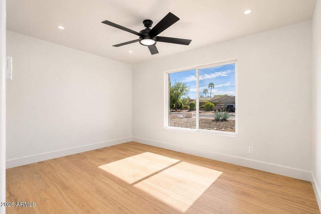 Image 11 of property listing at 15212 N 53RD Street, Scottsdale, AZ 85254
