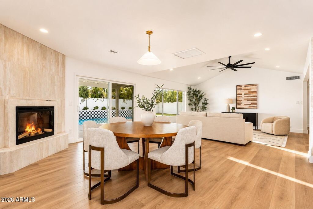 Image 6 of property listing at 15212 N 53RD Street, Scottsdale, AZ 85254