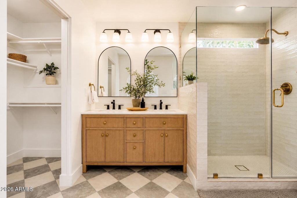 Image 8 of property listing at 15212 N 53RD Street, Scottsdale, AZ 85254