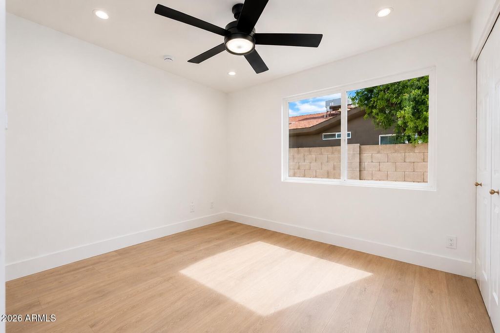 Image 9 of property listing at 15212 N 53RD Street, Scottsdale, AZ 85254