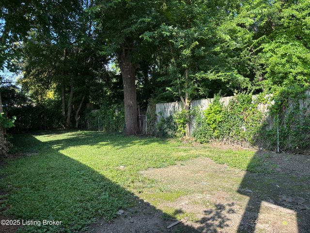 2417 Bank St, Louisville, KY 40212