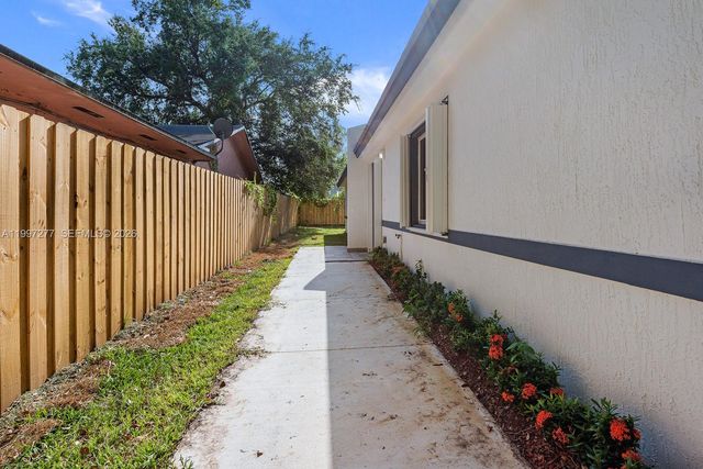 7940 NW 12th Ct B, Miami, FL 33147