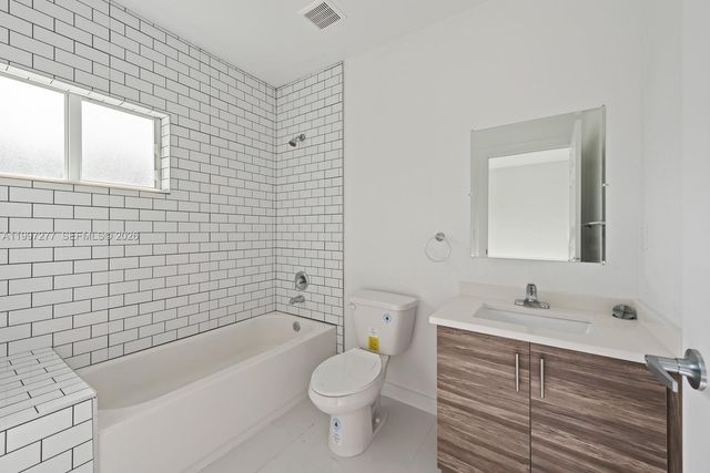 7940 NW 12th Ct B, Miami, FL 33147