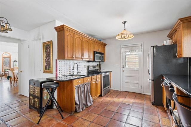 53 Hewitt Boulevard, Center Moriches, NY 11934