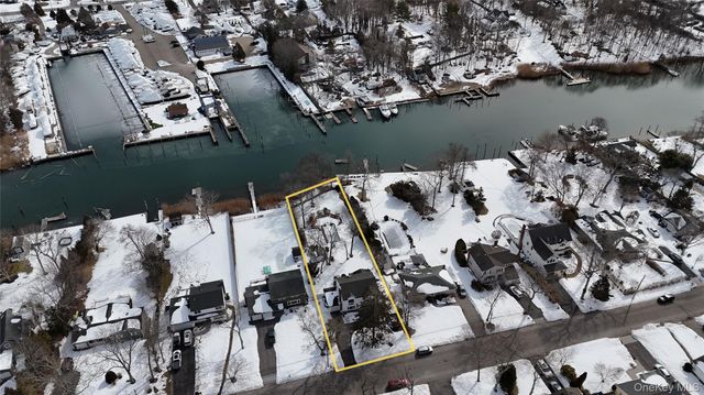 53 Hewitt Boulevard, Center Moriches, NY 11934