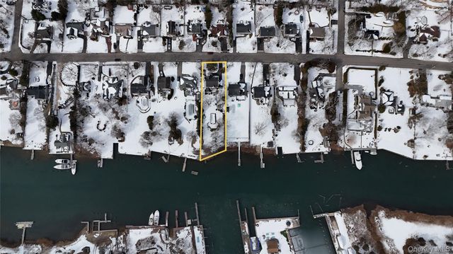 53 Hewitt Boulevard, Center Moriches, NY 11934