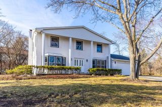 2892 Parkside Drive, Highland Park, IL 60035