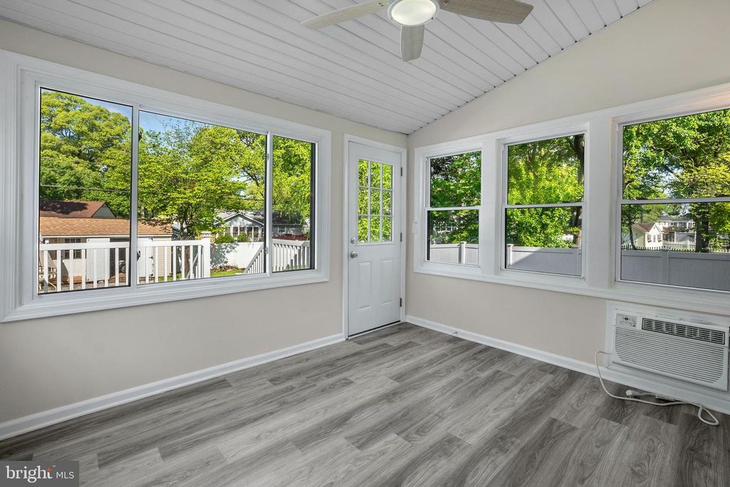 Image 11 of property listing at 2926 GOLDEN FLEECE DR, Pasadena, MD 21122