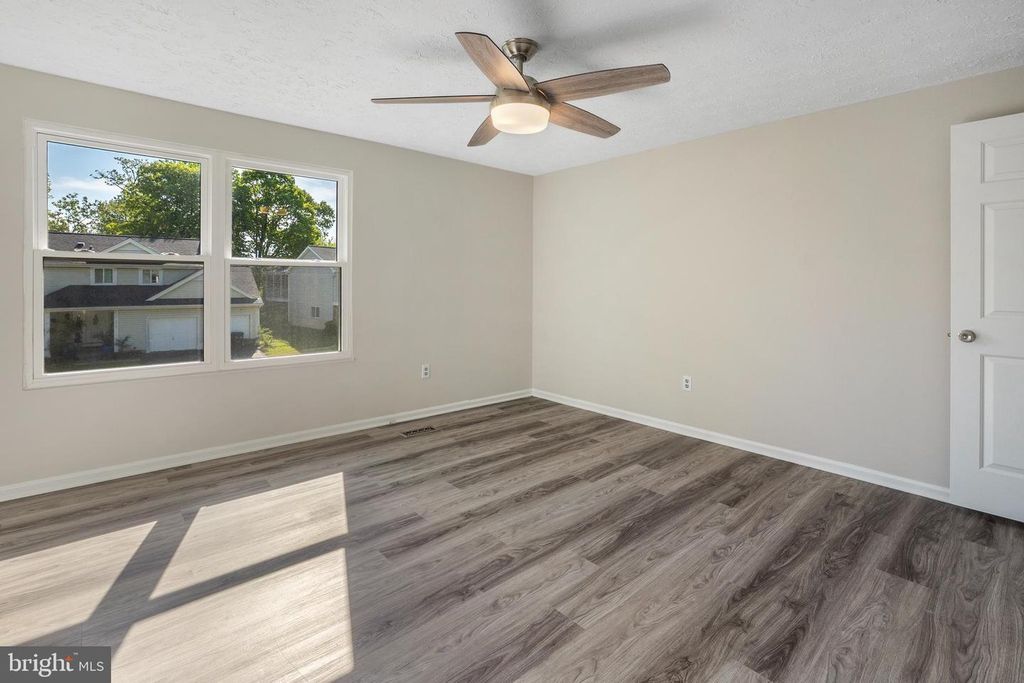 Image 19 of property listing at 2926 GOLDEN FLEECE DR, Pasadena, MD 21122