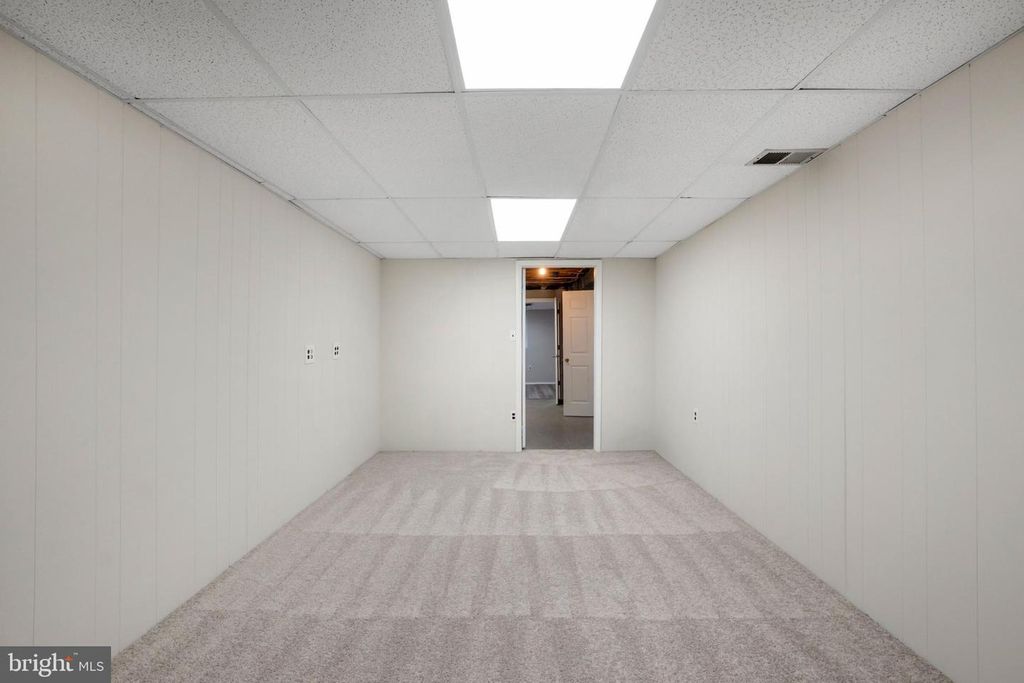 Image 23 of property listing at 2926 GOLDEN FLEECE DR, Pasadena, MD 21122