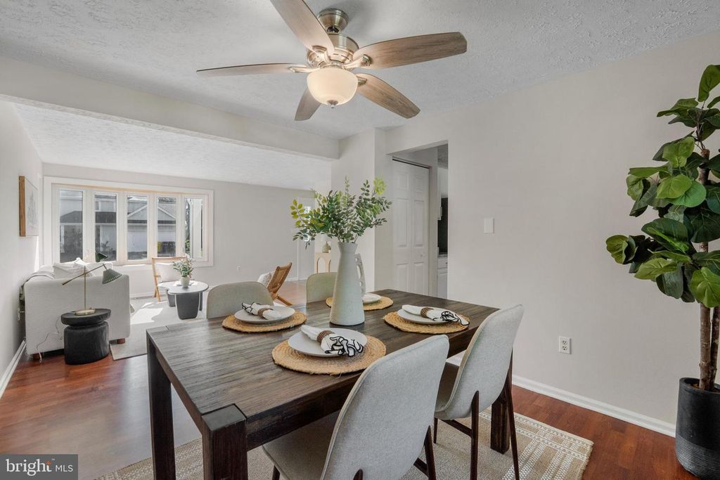 Image 4 of property listing at 2926 GOLDEN FLEECE DR, Pasadena, MD 21122