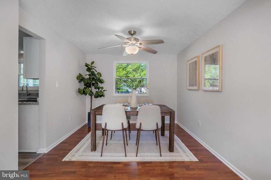 Image 5 of property listing at 2926 GOLDEN FLEECE DR, Pasadena, MD 21122