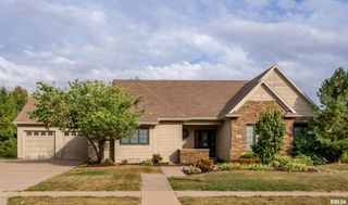 5885 REMINGTON Road North, Bettendorf, IA 52722