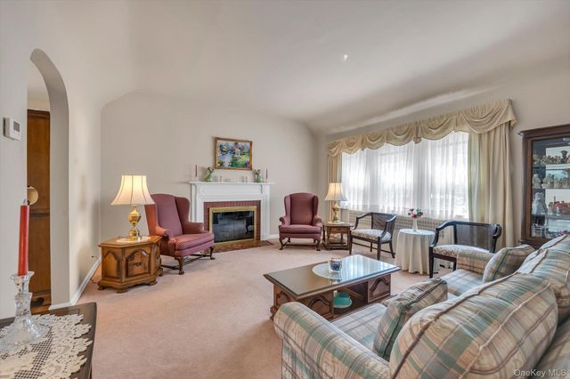 14 Avon Road, New Hyde Park, NY 11040