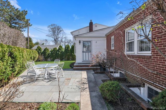 14 Avon Road, New Hyde Park, NY 11040