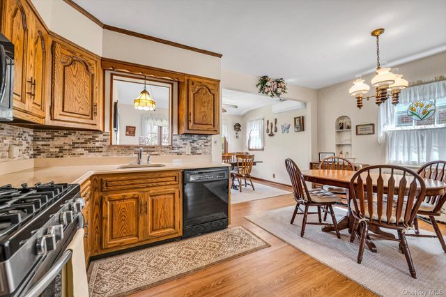 14 Avon Road, New Hyde Park, NY 11040