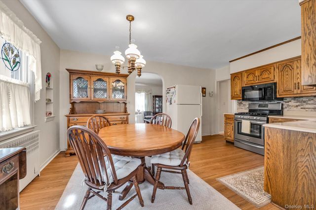 14 Avon Road, New Hyde Park, NY 11040