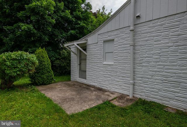 1904 ELIZABETH AVE, Reading, PA 19605