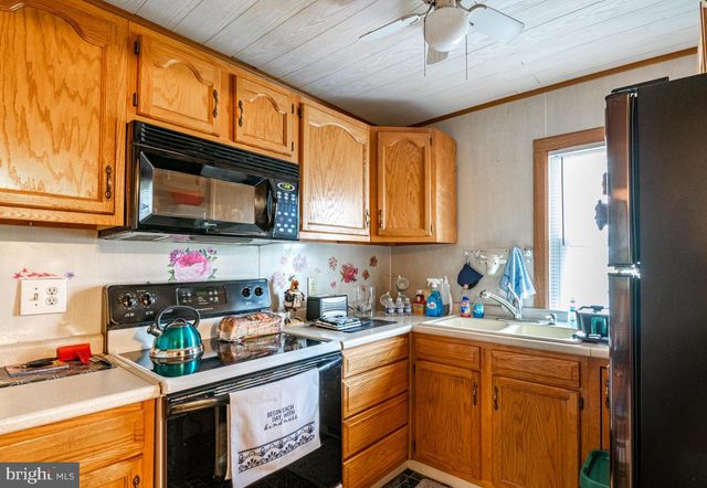 1904 ELIZABETH AVE, Reading, PA 19605