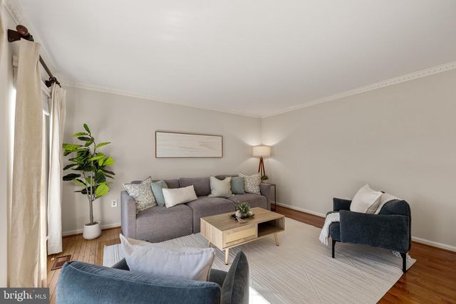 9412 WATERFORD DR, Manassas, VA 20110