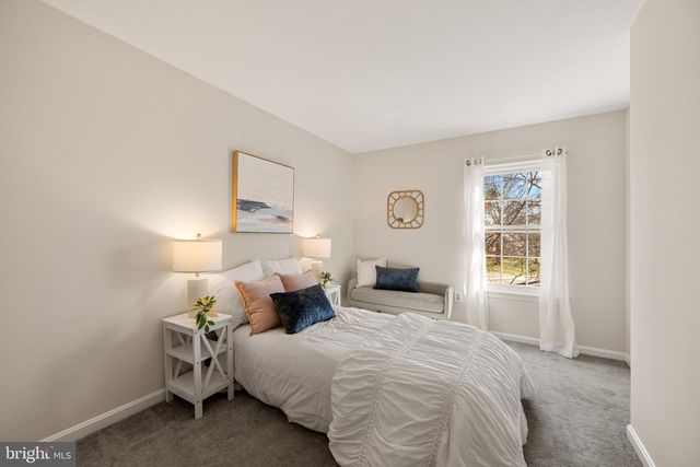 9412 WATERFORD DR, Manassas, VA 20110