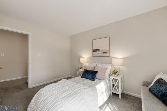 9412 WATERFORD DR, Manassas, VA 20110