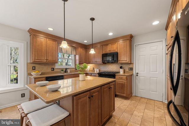 9412 WATERFORD DR, Manassas, VA 20110