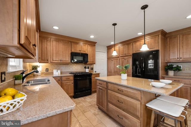 9412 WATERFORD DR, Manassas, VA 20110