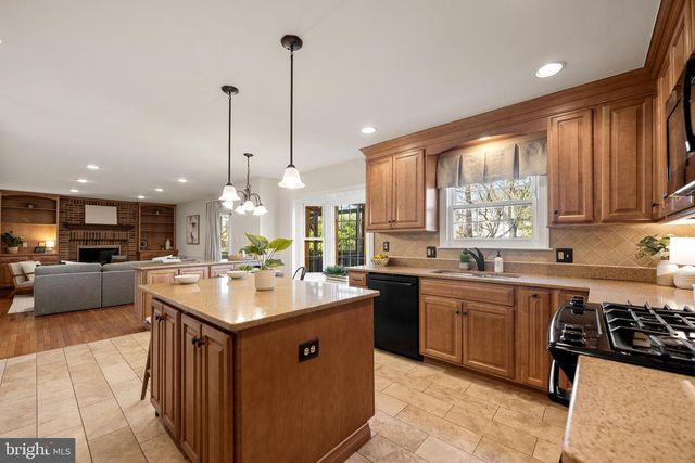 9412 WATERFORD DR, Manassas, VA 20110