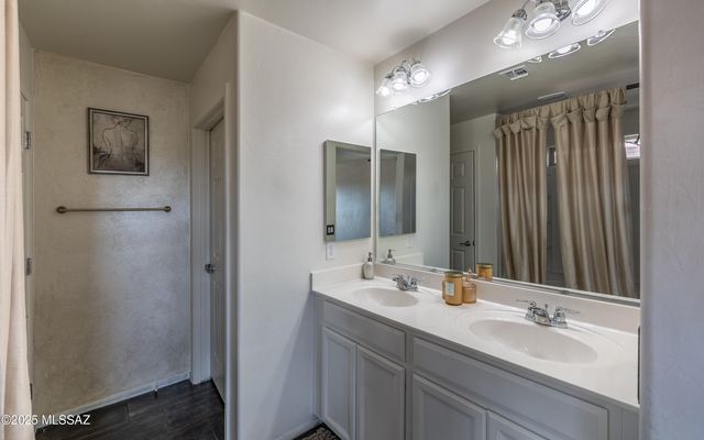 6251 S Reed Bunting Drive, Tucson, AZ 85757