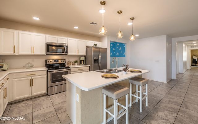 6251 S Reed Bunting Drive, Tucson, AZ 85757