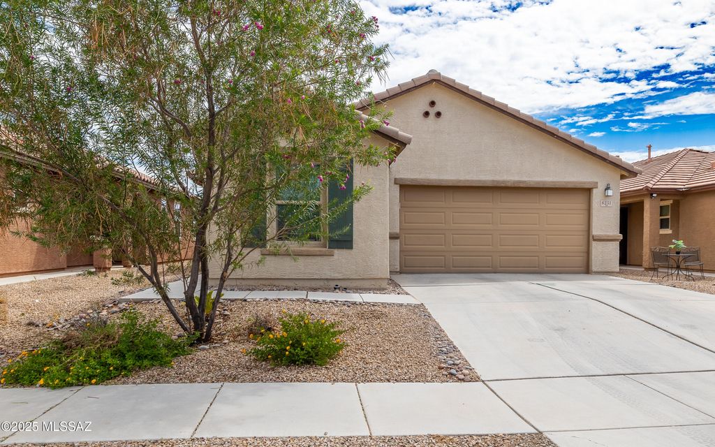 6251 S Reed Bunting Drive, Tucson, AZ 85757
