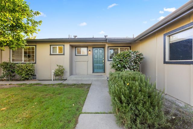 942 E Yorkshire Dr, Stockton, CA 95207