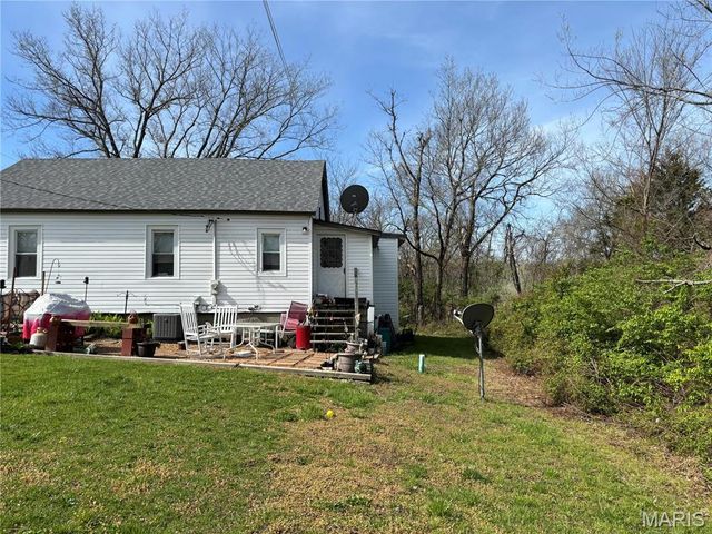 1921 W Springfield Road, St Clair, MO 63077