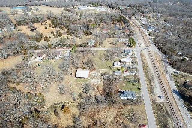 1921 W Springfield Road, St Clair, MO 63077