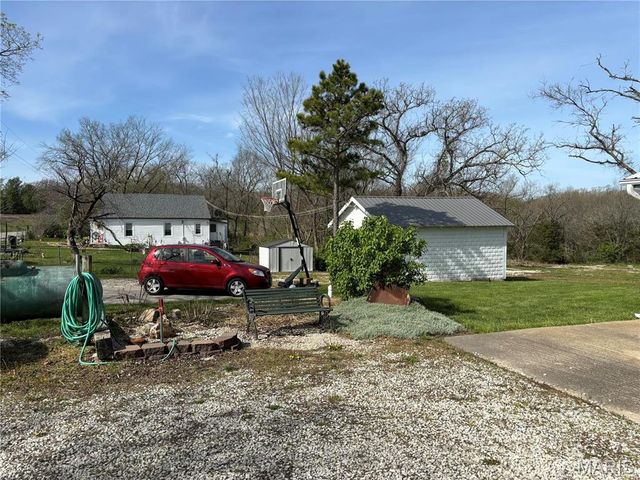 1921 W Springfield Road, St Clair, MO 63077