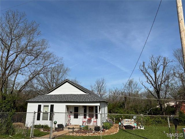 1921 W Springfield Road, St Clair, MO 63077