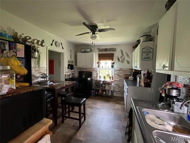 1921 W Springfield Road, St Clair, MO 63077