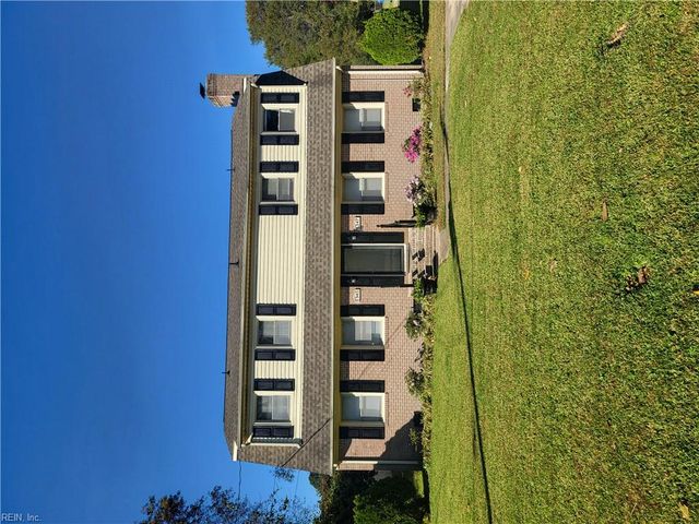 1347 Downs LN, Virginia Beach, VA 23455