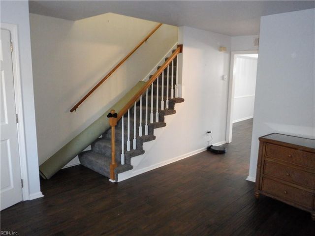 1347 Downs LN, Virginia Beach, VA 23455