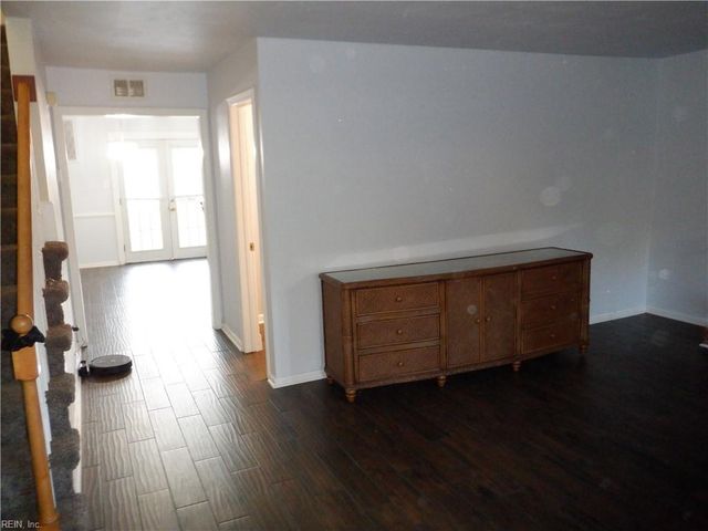 1347 Downs LN, Virginia Beach, VA 23455