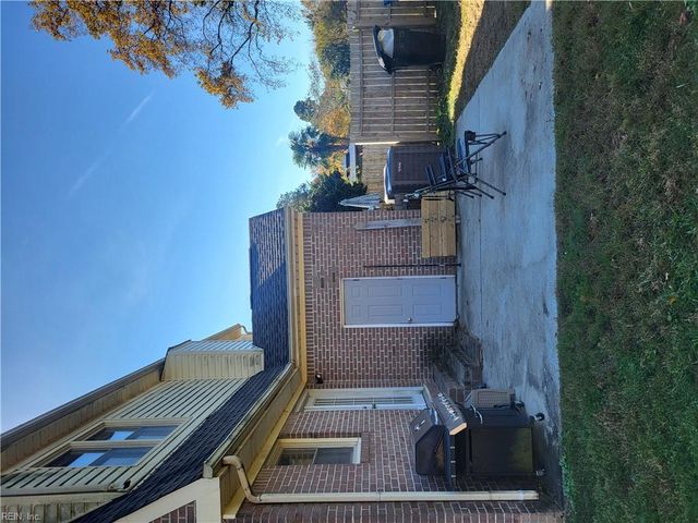 1347 Downs LN, Virginia Beach, VA 23455