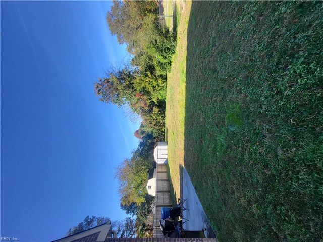 1347 Downs LN, Virginia Beach, VA 23455