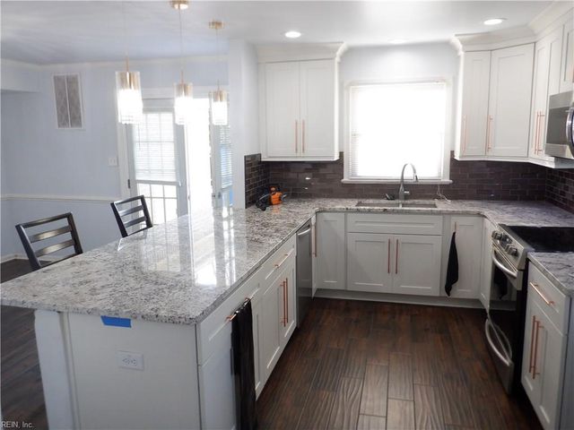 1347 Downs LN, Virginia Beach, VA 23455