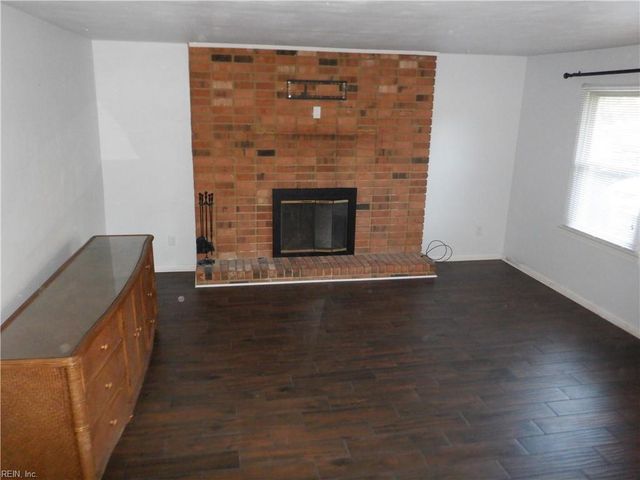 1347 Downs LN, Virginia Beach, VA 23455